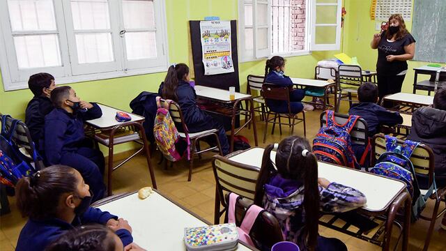 Santa Fe busca extender las clases hasta el 23 de diciembre para compensar los días perdidos por los paros.