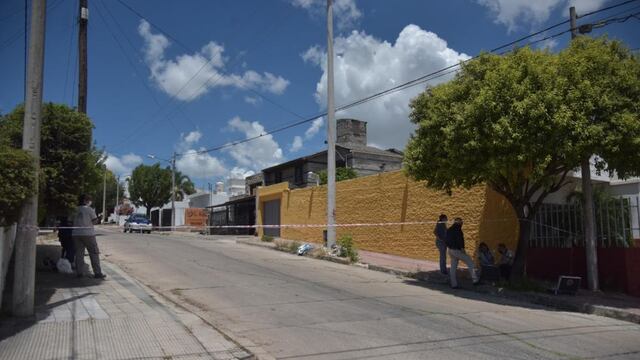 Tres personas fueron baleadas en barrio Parque San Vicente y una de ellas murió.