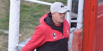 Marcelo Vázquez, el entrenador de Instituto, durante el partido que Instituto perdió con Defensores de Belgrano. (Ramiro Pereyra)