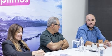 Cesar Molina reunido con Hoteleros y Gastronómicos.