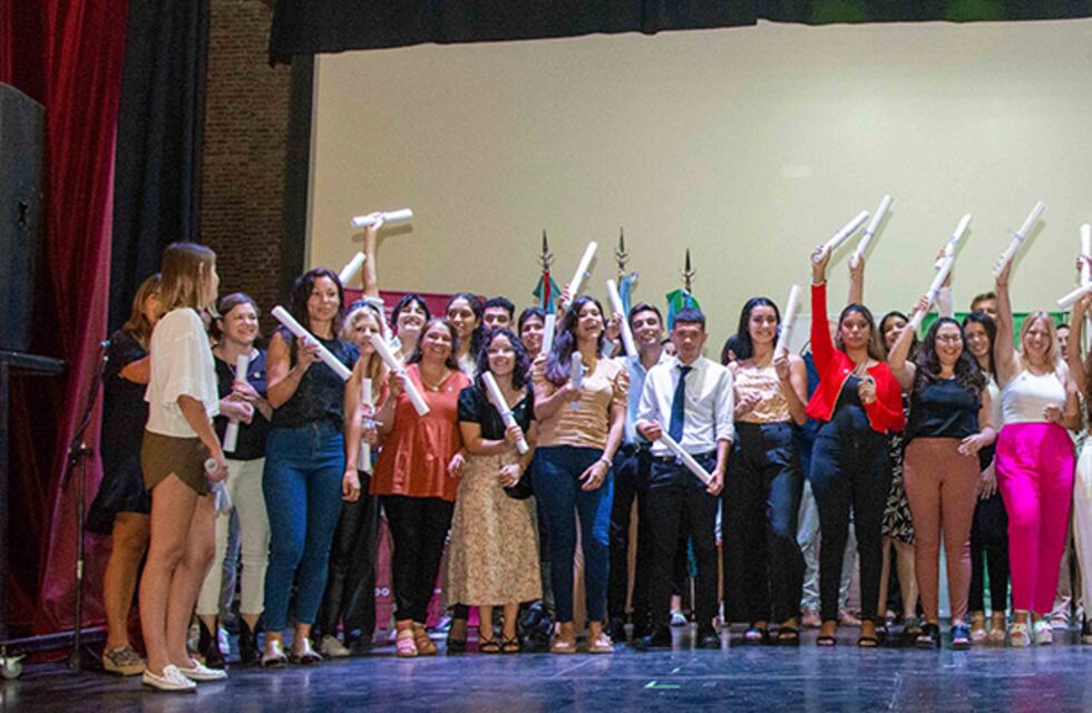 Acto de colación de la UPSO Punta Alta en el Teatro Colón