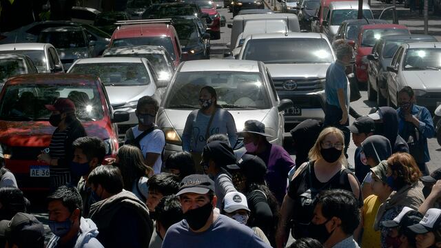 Las manifestaciones generan un enorme caos vehicular.