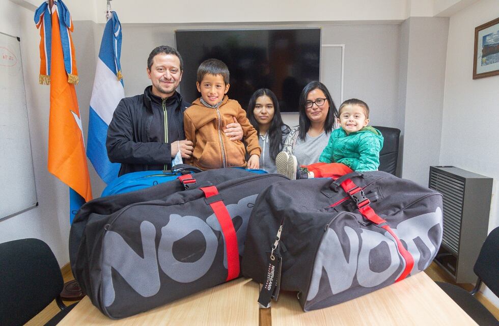 Se entregó indumentaria a familias de docentes antárticos