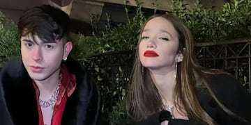 Ángela Torres y Rusherking, desde la cama y cantando una canción de amor: ¿novios?
