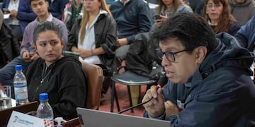 El concejal de a izquierda Guillermo Alemán haciendo uso de la palabra en la sesión de este miércoles del Concejo Deliberante de San Salvador de Jujuy.