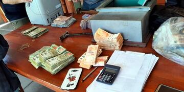 Detuvieron a 7 integrantes de una banda que se dedicaba a violentos asaltos en San Rafael. La Policia incautó $2.500.000. Foto Media Mendoza.