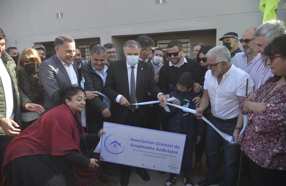 En San Andrés, Jaldo entregó 80 viviendas