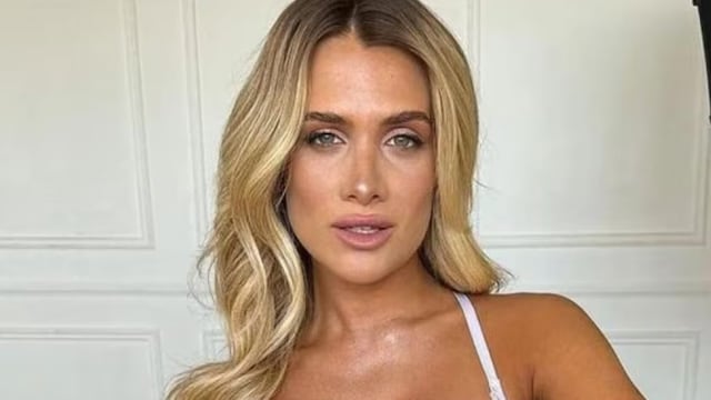 Cami Homs presumió su panza de embarazada con un vestido estampado y marcó tendencia con el look del verano