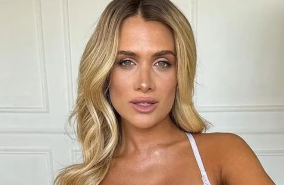 Cami Homs presumió su panza de embarazada con un vestido estampado y marcó tendencia con el look del verano