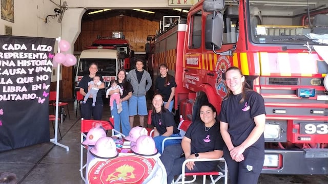 Bomberos de Gualeguaychú en una jornada rosa que invita a la conciencia