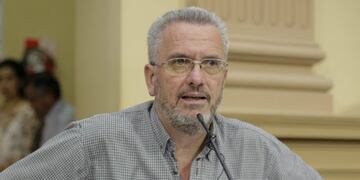 El legislador se retiró de la sesión en la que se habilitó a Salta a negociar la compra de vacunas contra el Covid-19 de forma directa.