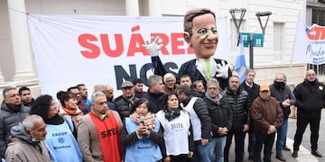Gremios docentes se convocan para reclamos mejoras salariales y paritarias, entre otras, en la Legislatura provincial. (Archivo / Los Andes)