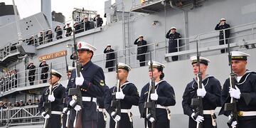 Incremento salarial para personal militar y de la Policía de Establecimientos Navales.