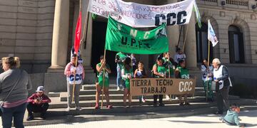 Movilización frente al Municipio de Tandil por el aumento en los precios