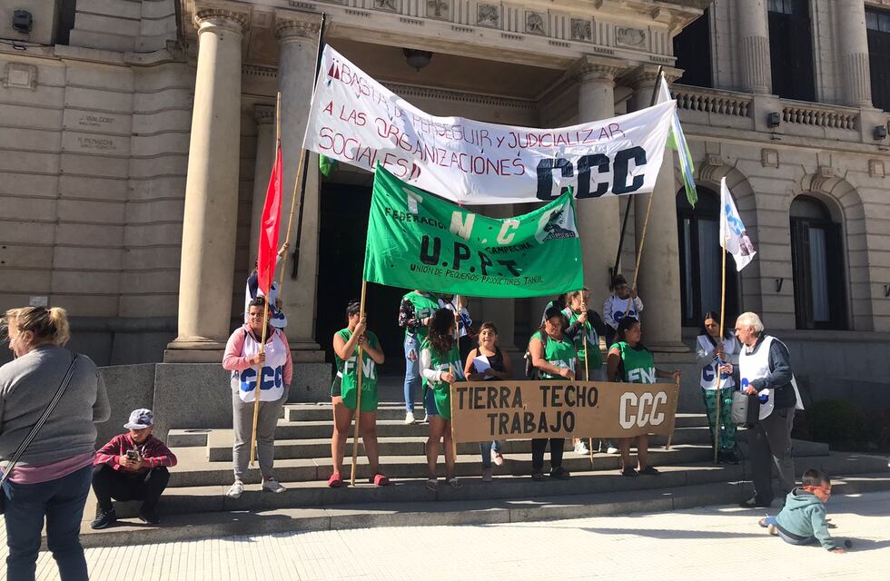 Movilización frente al Municipio de Tandil por el aumento en los precios