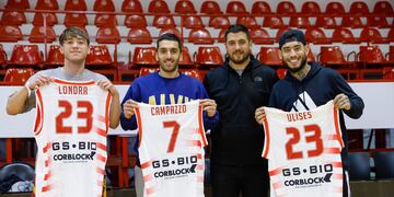 Paulo Londra, Facundo Campazzo y Ulises Bueno en el estadio Ángel Sandrín con el presidente de la Gloria, Juan Manuel Cavagliatto. (@InstitutoACC)