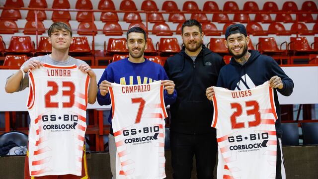 Paulo Londra, Facundo Campazzo y Ulises Bueno en el estadio Ángel Sandrín con el presidente de la Gloria, Juan Manuel Cavagliatto. (@InstitutoACC)
