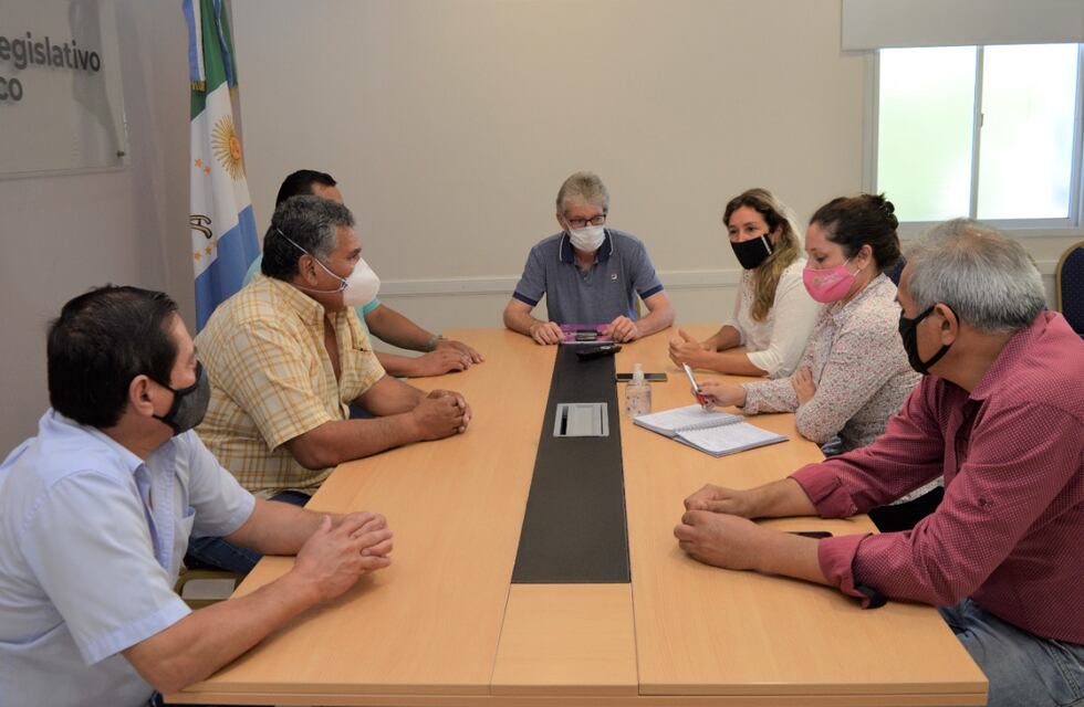 Trabajadores tanineros expresaron su preocupación sobre el abastecimiento de madera
