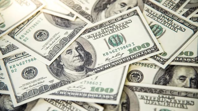 El dólar blue sigue por encima de los $300.