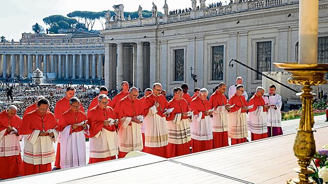 El Vaticano autoriza la bendición a las parejas del mismo sexo.