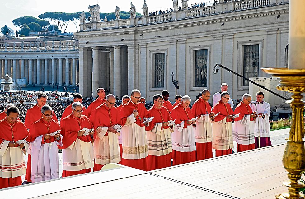 El Vaticano autorizó que se pueda bendecir a las parejas del mismo sexo