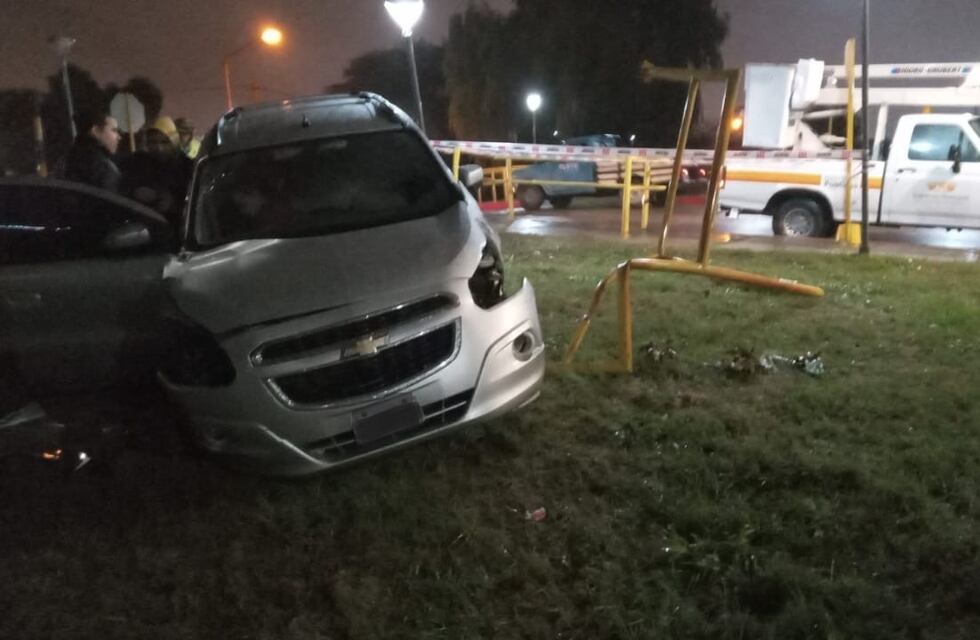 Arroyito: se produjo un choque entre un automóvil y un tren en el cruce de Pacífico Giusti