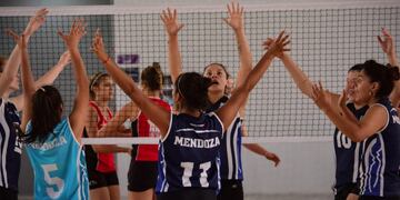 Inauguraron los XXIII Juegos Binacionales San Luis 2021 y la delegación de Mendoza ya está jugando los diversos deportes.