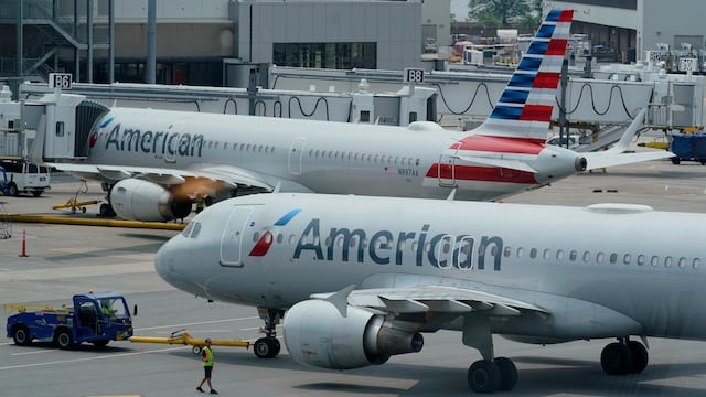 Aviones de American Airlines en el Aeropuerto Internacional Logan de Boston el 21 de julio del 2021. . (AP foto/Steven Senne)