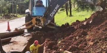 Realizan obras en la nueva toma de agua del arroyo Mbocay.