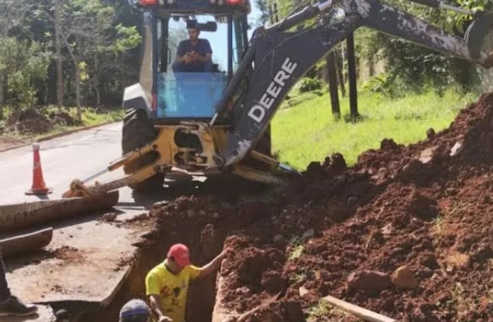 Realizan obras en la nueva toma de agua del arroyo Mbocay