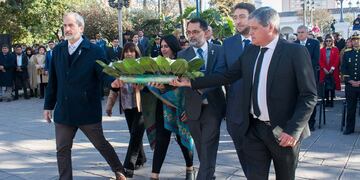 Los concejales de San Salvador de Jujuy colocaron una ofrenda floral al pie del monumento al general Manuel Belgrano, en el homenaje con motivo de la fecha patria del 9 de Julio de 1816.