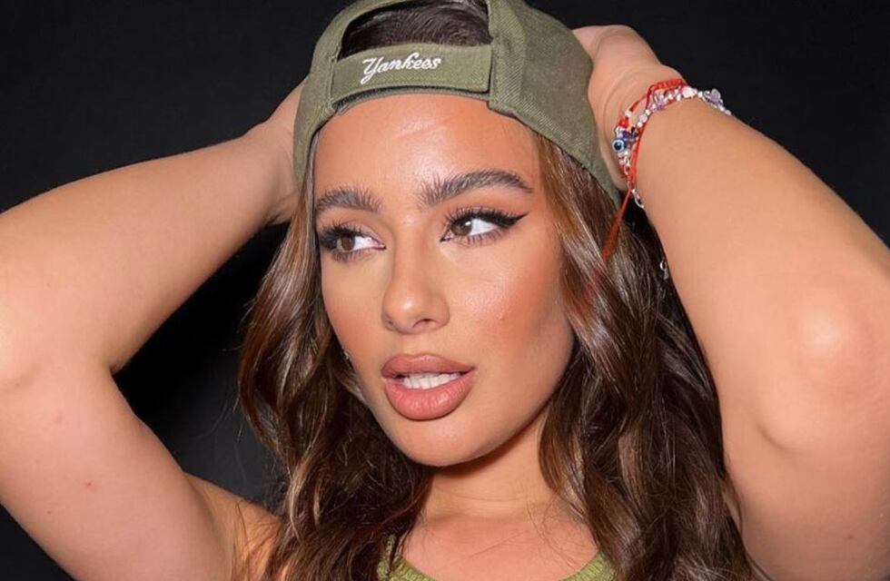 Flor Jazmín Peña paralizó Instagram con un minivestido ultra escotado