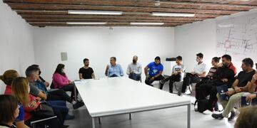 Juan Senn propone la concreción de una pista de atletismo sintética