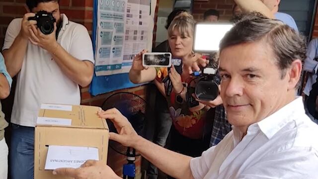 Elecciones 2023: sin dar declaraciones, Carlos Rovira, conductor de la Renovación en Misiones emitió su voto.