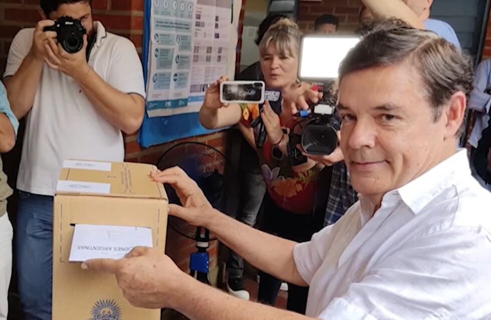 Elecciones 2023: sin dar declaraciones, Carlos Rovira, conductor de la Renovación en Misiones emitió su voto