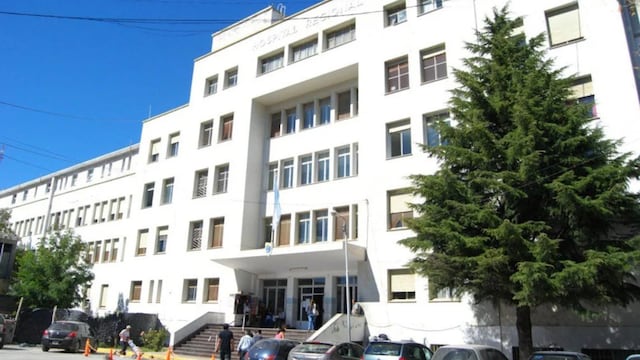 Un cirujano publicó con un ambo de carnicero y se volvió viral