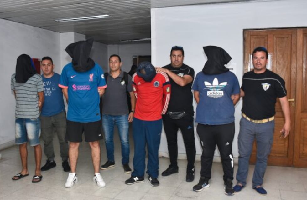 Video: insultos, dolor y bronca de la familia del chico asesinado a golpes en San Luis al cruzarse con los culpables