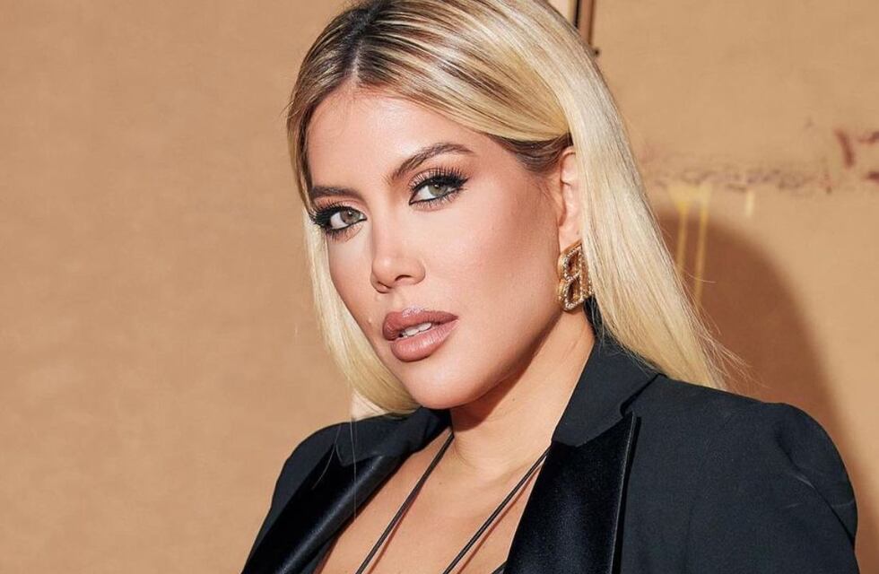 La microbikini fucsia de Wanda Nara que será un éxito para el verano