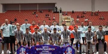 Con la presencia del fueguino Constantino Vaporaki, el combinado nacional debutó con triunfo en la Copa.