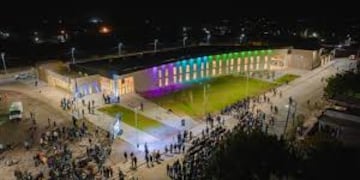 El edificio está concluido y comienza a funcionar por etapas, con boleterías, comercios y espacios gastronómicos en proceso de adjudicación.
