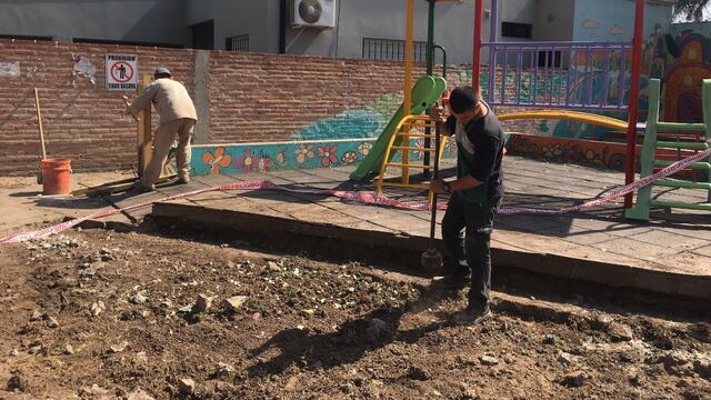 Inversión en espacios verdes: renuevan el piso de la plaza Pedro Ércole, del Mosconi