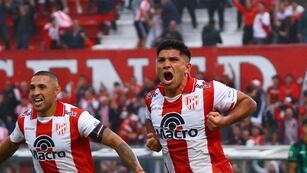 Así se grita un gol. Nicolás Zalazar en el festejo de Instituto ante San Martín de San Juan. Quiere más ante Argentinos (Prensa IACC).