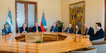 El gobernador dialogó con autoridades nacionales sobre vacantes judiciales y el rol de la universidad pública en los procesos institucionales.
