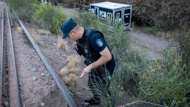 Hallaron un cuerpo calcinado en Guaymallén, al costado de las vías del tren.