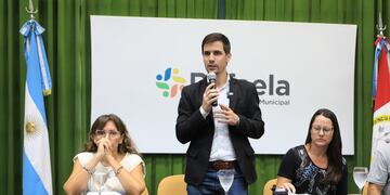 El intendente Leonardo Viotti encabezó el acto de licitación pública para la provisión de losetas y adoquines podotáctiles destinados a espacios públicas.