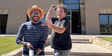 Carlos Tevez de bodega en bodega por Mendoza.