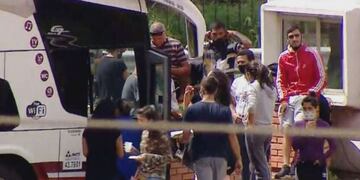 Los varados están recibiendo comida del Consulado. (Foto: Captura TN)