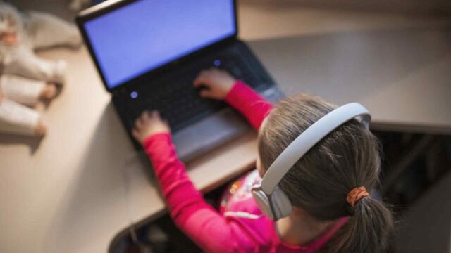 El joven de 24 años simuló tener la misma edad que la pequeña para tener contacto con ella.