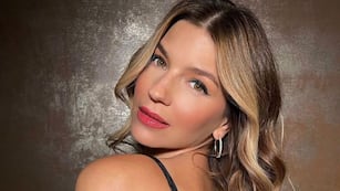 Body escotado y brillos: el look infartante de Marcela Kloosterboer