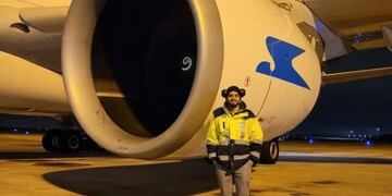 Ahora trabaja de maletero de avión.